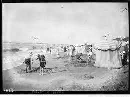 Sur La Plage A Trouville Enfants Construisants Des Chateaux De Sable Aout 1906 Photographie De Presse Agence Trouville Chateau De Sable Photographie