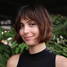 Coupe de cheveux court tendance avec frange, coupe de. Quelle Coupe Courte Adopter Pour Un Visage Rond