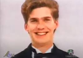 Girando per Colle, passando davanti ai manifesti, qualcuno avrà visto "Derek  Simons". Si, è proprio lui, quello della squadra con Panariello, Conti,  Pieraccioni e tutti gli altri e che ci faceva trascorrere