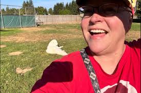 3 legged Greta loves showing off😊