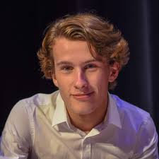 Officially graduated from the Hotel Management School Maastricht! I am very  happy to announce that last week I received my bachelor of Business  Administration. I have had an amazing and learningfull… |