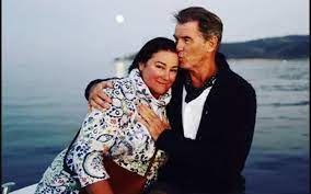 When you see pierce brosnan with his wife, keely shaye smith, you might think they are an odd couple. Pierce Brosnan Wife Weight Loss 2020 Keely Shaye Smith Lost Weight Idol Persona
