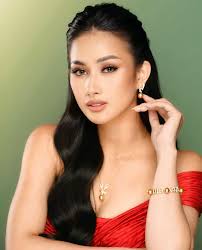 PAINT THE TOWN RED ❤️ A striking red moment — fierce yet feminine. This  custom ensemble features a ruched off-shoulder top with sculpted detailing  and a structured nude corset base that cinches