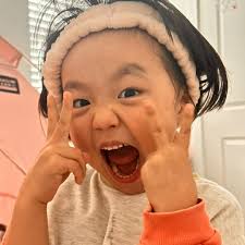 With 4 sauces to choose from, it's easy to make our Korean fried chicken  your own!