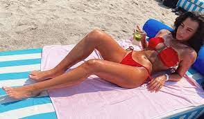 Tóth andi wiki, facebook, instagram, and socials. Toth Andi Megkerte A Kovetoit Hogy Ne Nagyitsak Ki A Bikinis Fotojat 24 Hu