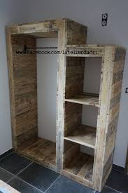 Penderie En Bois De Palettes Par L Atelier D Adri Eclectique Bois Effet Bois Homify Penderie Bois Garde Robe Palette Palette Bois