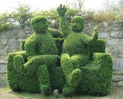 A Pair Of Green Friends Original Garden Idea Topiary Garden Beautiful Gardens Topiary