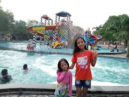 Informasi waterboom bukit jati di gianyar ini kang dian sajikan untuk melengkapi daftar objek wisata baru di bali yang menawarkan keseruan apa saja jenis wahana bukit jati waterboom gianyar bali yang ada di sana ? 11 Kolam Renang Di Depok Yang Bagus Dan Murah Untuk Liburan Keluarga