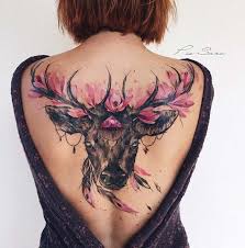 23 Coole Ruckentattoos Ideen Fur Frauen Ruckentattoos Hirsch Tattoo Frau Hirsch Tattoo