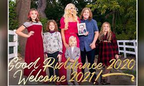 Jennie says she doesn't 'accept it in a weird way'. Tori Spelling And Her Five Children Officially Kick Off The Holiday Season With A Sweet Card Daily Mail Online