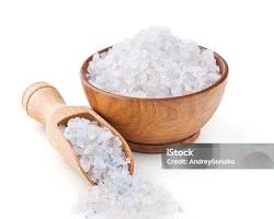 รูปภาพPersian Blue Salt in a wooden bowl