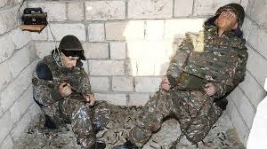 Каски, одежда и куклы в форме армянских солдат стали экспонатами в  азербайджанском парке - BBC News Русская служба