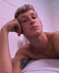 Justin Hedges's Instagram, Twitter & Facebook