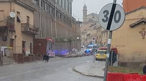 Nella tarda mattinata di oggi, una forte perturbazione, una vera bomba d'acqua, ha colpito roma. Pioggia E Grandine Una Frana In Via Roma Allagato Il Pronto Soccorso Jesi Centropagina Cronaca E Attualita Dalle Marche