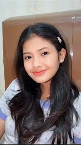 Dijodohin_sama_CEO_yang_tampan #Part_3 Maaf yah kalo typo Lili:Baik pak  Alex:Kamu keruangan saya duluh Lili:Oke pak "Lili keruangan Alex" Lili:Ada  apa pak nyuruh saya disinih duluh Alex:Ginih saya mintol kamu bantu saya  Lili:Bantu apah