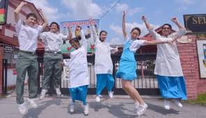 Leo foo sher ming.the participants of the project gathered in front of the bilik disiplin smk damansara jaya at. Exam Is Over It S Party Time For Students The Star
