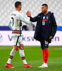 Comparisons between mbappe and cristiano ronaldo were inevitable on social media, especially as the portuguese forward enjoyed so much success over barcelona in years gone by. Cristiano Ronaldo E Mbappe Futebol Paixao Jairzinho
