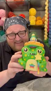 The Wizard Frog art trade with OgyblueArt was a massive success!!! I’m so  happy with how it all turned out 🥰 ✨🐸🧙‍♂️✨