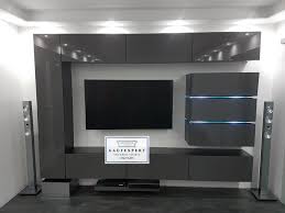 Die optik und das gestaltungskonzept von wohnwand modern erzeugnissen spielt für die mehrheitlichen eine großerolle. Kaufexpert Wohnwand Shine Grau Hochglanz Schwarz 284 Cm Mediawand Medienwand Design Modern Led Beleuchtung Mdf Hochglanz Hangewand Hangeschrank Tv Wand