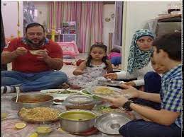 بعداً که شورشیان منزل عثمان را محاصره کردند، علی با اصرار بر اینکه عثمان نباید از آب منع شود، تلاش کرد تا از شدت حصر بکاهد. Ø´ÙˆÙÙˆØ§ ØªÙˆØ§Ø¶Ø¹ Ø¹Ø§Ø¦Ù„Ù‡ Ø§Ù„Ø§Ø³ØªØ§Ø° Ø®Ø§Ù„Ø¯ Ù…Ù‚Ø¯Ø§Ø¯ ÙÙŠ Ø§ÙƒÙ„Ù‡Ù… Ø¯ÛŒØ¯Ø¦Ùˆ Dideo