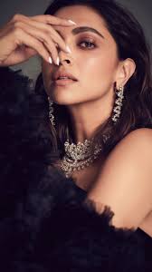 Pin By Sunguar On Deepika Padukone In 2020 Deepika Padukone Glam Photoshoot Celebrities