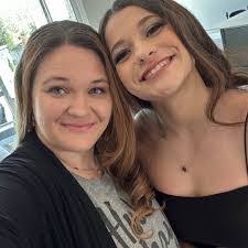 Raquel Bell's Instagram, Twitter & Facebook