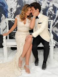 Daisy fuentes coral double layered flyaway tunictop rated seller. Daisy Fuentes Wears Two Wedding Dresses For Wedding To Richard Marx People Com