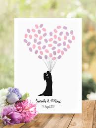 Ein Gastebuch Fur Fingerabdrucke Ist Eine Ganz Besondere Erinnerung An Den Schonsten Tag Im Leben Und Fingerabdruck Hochzeit Geschenke Brautpaar Baum Hochzeit