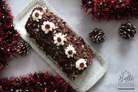 Realisez Une Foret Noire Gourmande Revisitee Sous Forme De Buche A L Occasion De Noel Genoise Au C Recette Foret Noire Alimentation Buche De Noel Foret Noire