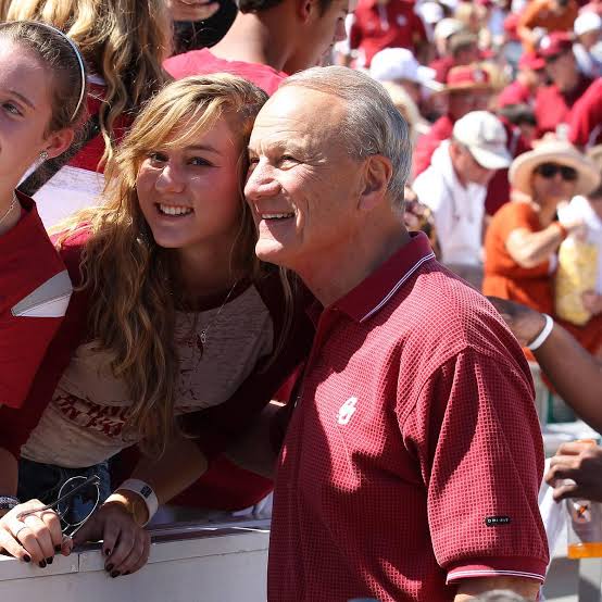 Barry Switzer tells it like it is about Sooners' recent struggles and  loathed Red River rivals