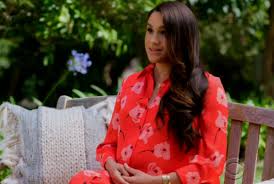 Oh, and let's not forget buckingham palace's clapback this week, revealing that. Meghan Markle Rotes Kleid Mit Mohnblumen Verzuckt Das Tv Publikum