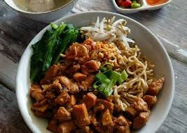 Topping ayam pada mie ayam akan semakin nikmat ditambah irisan jamur kancing yang empuk. Resep Mie Ayam Jamur Oleh Dapurr Emma Cookpad