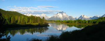 It has a length of about 4,132 miles (6,650 kilometres) and drains an area estimated at 1,293,000 square miles. Northern Rockies Rivers American Rivers