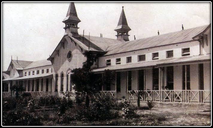 1923. Abre sus puertas el Sanatorio Cowdray en la calle de Mariano ...