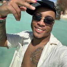 Playing warzone live right now come vibe with me  3https://www.twitch.tv/stable_anthill3