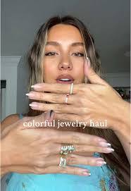 Melinda Lindsay's Instagram, Twitter & Facebook