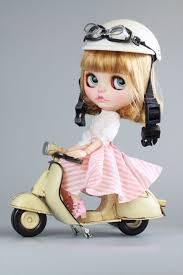 ブライスblytheサイズ ブリキバイクスクーター オフホワイト リカちゃん モモコ フィギュア等にも 画像1 ブライス人形 ブライス アートドール
