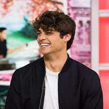 Mar 16, 2020 · the bible tells us that noah is the son of lamech and that one of his grandfathers was methuselah. Noah Centineo Doesn T Know How Clothes Work