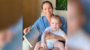 Meghan markle y el príncipe harry esperan a su primer bebé para esta primavera, y aunque aún sigue en el vientre de su madre, este pequeño promete revolucionar la corona británica. Archie El Hijo Del Principe Harry Y Meghan Cumple 1 Ano Rtve
