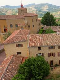 Oingt Un Des Plus Beaux Villages De France Dans Le Beaujolais En 2020 Le Beaujolais Beaux Villages Village Francais