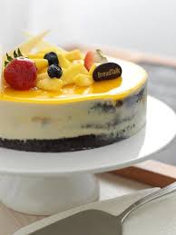 Tapi hasilnya luar biasa enak dan menggugah selera. Breadtalk Mango Mousse Cake