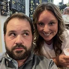 Alex Robbins's Instagram, Twitter & Facebook