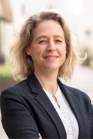 Emmanuelle Nave, directrice de la transversalité chez Groupama Loire  Bretagne