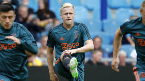 Donny van de beek wears the no.34 shirt at man united nouri was revived on the pitch and airlifted to hospital. Donny Van De Beek Sport Ch Sport Live Ticker Highlights News Video Radio Streams Jetzt