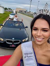 I attended Miss Hoosier Valley yesterday. I just love supporting the women  of Indiana! I enjoy watching them compete over and over again pursing their  dreams. It reminds me of my own