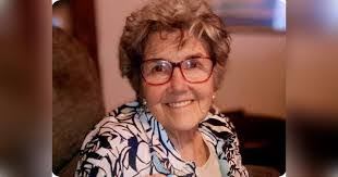 Greta Lang's Instagram, Twitter & Facebook