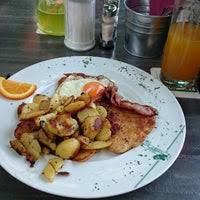 Bei schönem wetter können sie unsere speisen und getränke im sonnigen biergarten mit blick auf den kemnader stausee genießen. Haus Oveney Deutsches Restaurant In Stiepel