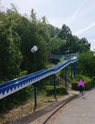 峰高公園 幼児も楽しめる程よい長さのローラー滑り台 広島遊び場マスター 広島 公園 遊び場