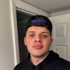 Carly Eastman's Instagram, Twitter & Facebook