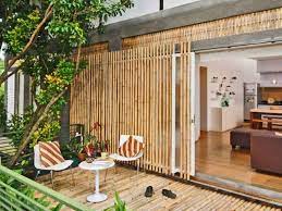 Banyaknya pohon bambu di indonesia ternyata bisa dijadikan sebagai peluang usaha baru berikut ini beberapa pembahasan mengenai kerajinan dari bambu yang bisa kamu coba dirumah macam macam ide kerajinan tangan dari bambu. Desain Rumah Bambu Terkini Desain Rumah Online